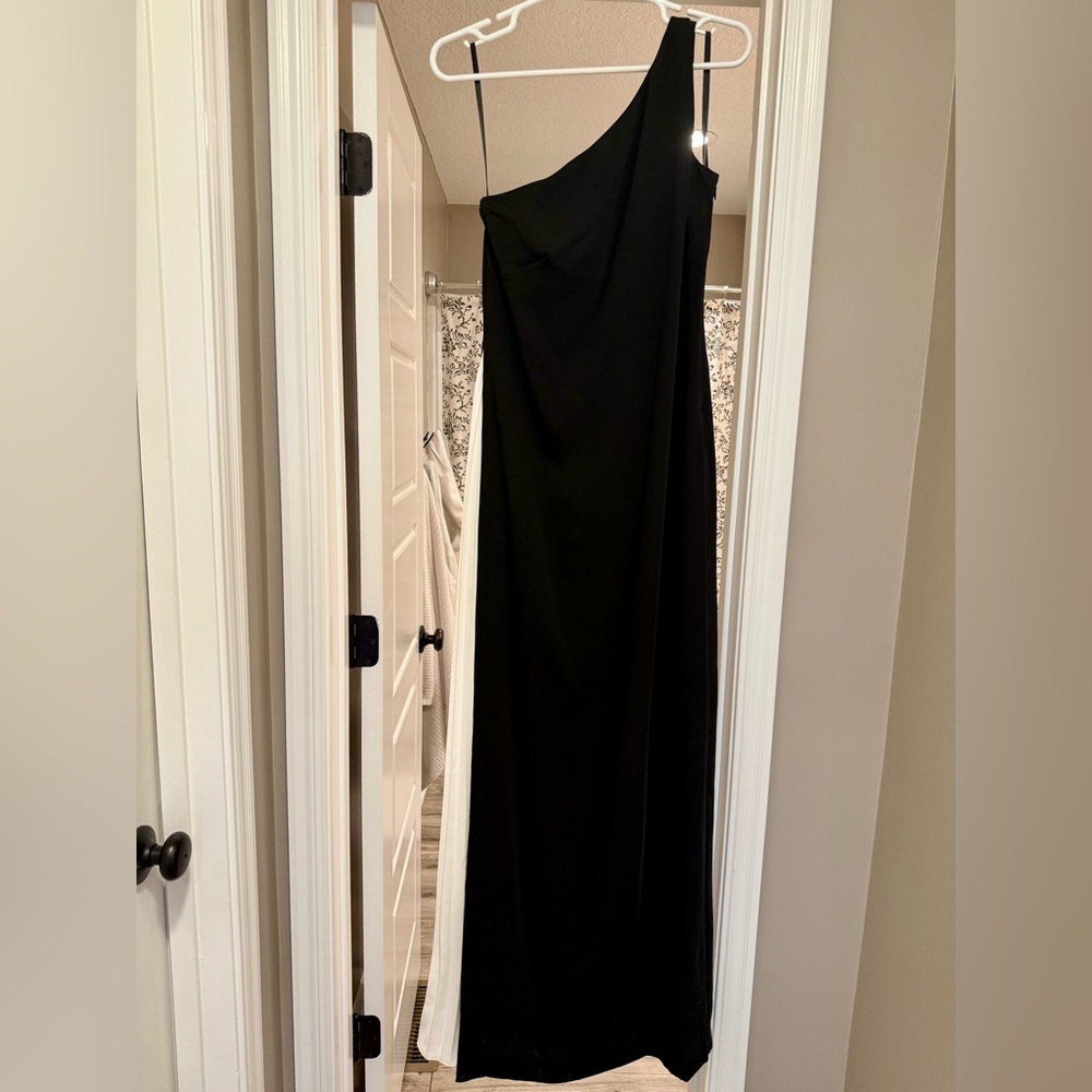 Lauren Ralph Lauren One-Shoulder Black and White Gown Size 4 NWT